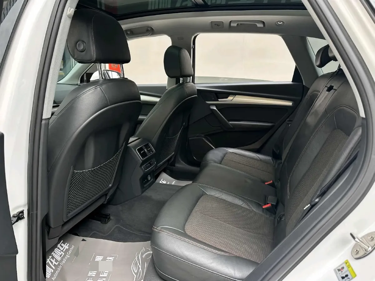 2020 Audi Q5L 2.0T 190HP L4 7DCT,autocango,china used car exporter,china ev exporter,chinese used car exporter,chinese used ev exporter