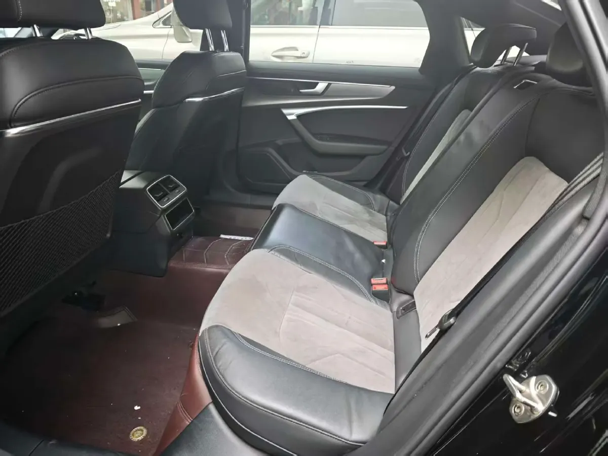 2022 Audi A6L 2.0T 224HP L4 7DCT,autocango,china used car exporter,china ev exporter,chinese used car exporter,chinese used ev exporter