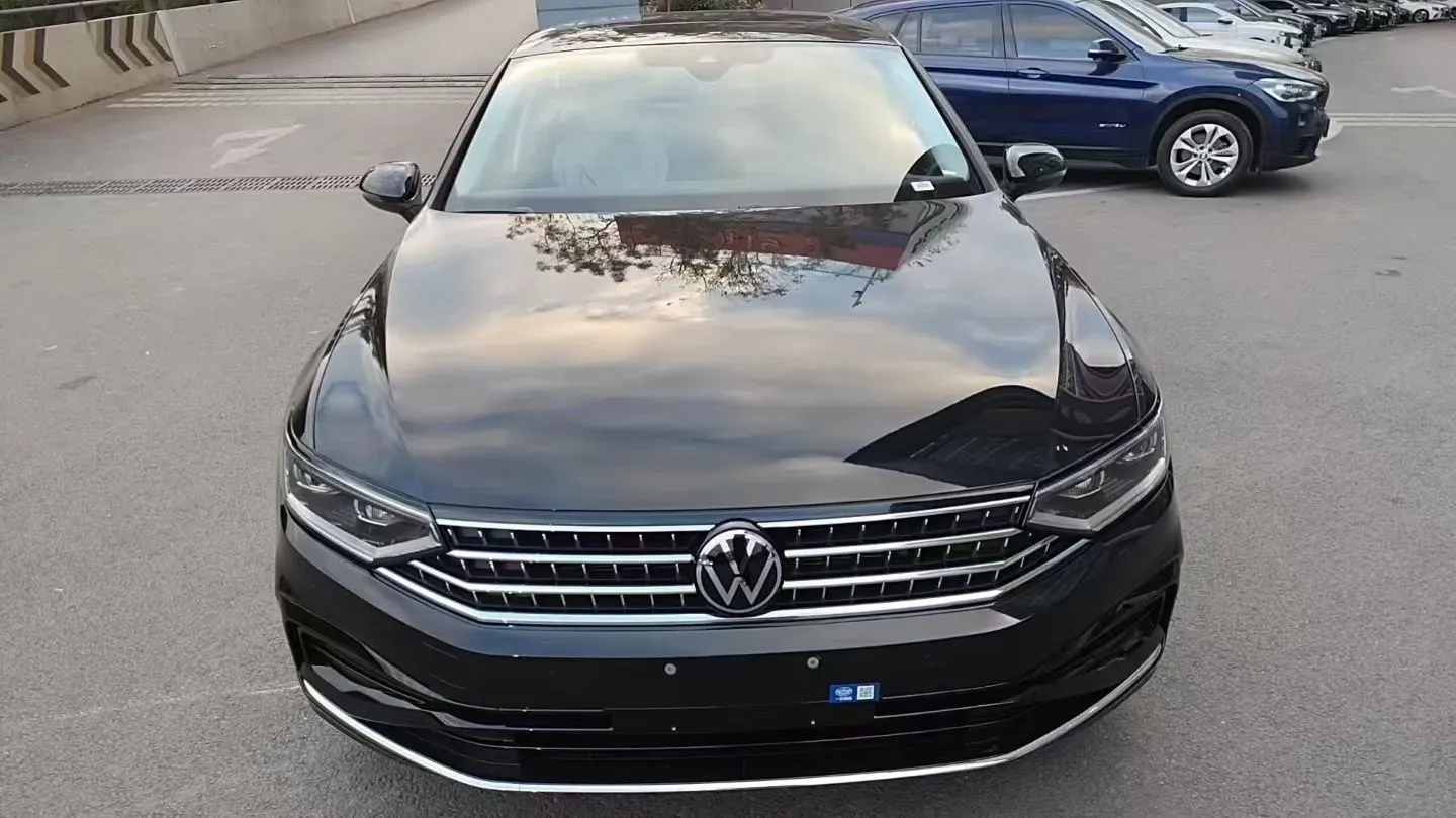 2026 Volkswagen Magotan 2.0T 220HP L4 7DCT,autocango,china used car exporter,china ev exporter,chinese used car exporter,chinese used ev exporter