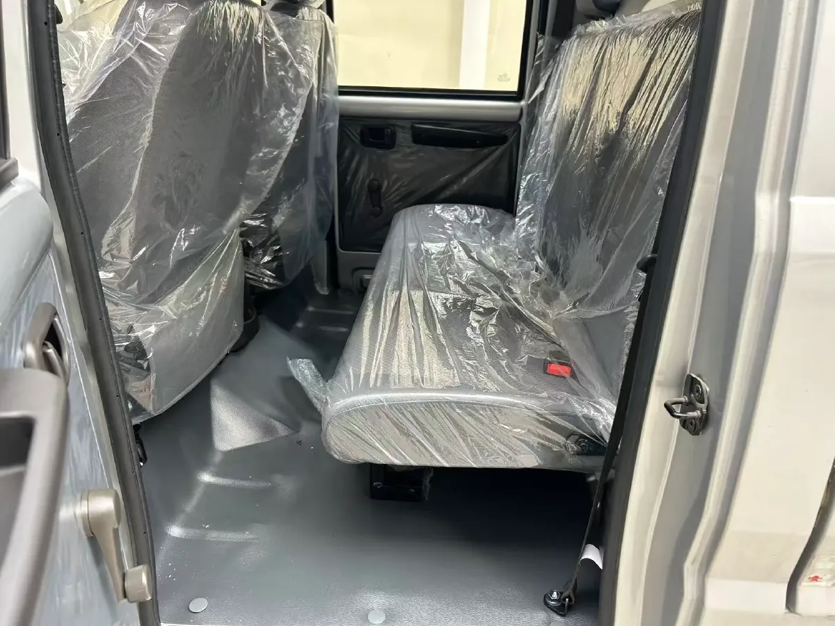 2022 WuLing RongGuang Mini Truck 1.5L 99HP L4 5MT,autocango,china used car exporter,china ev exporter,chinese used car exporter,chinese used ev exporter