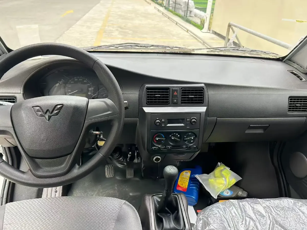 2022 WuLing RongGuang Mini Truck 1.5L 99HP L4 5MT,autocango,china used car exporter,china ev exporter,chinese used car exporter,chinese used ev exporter