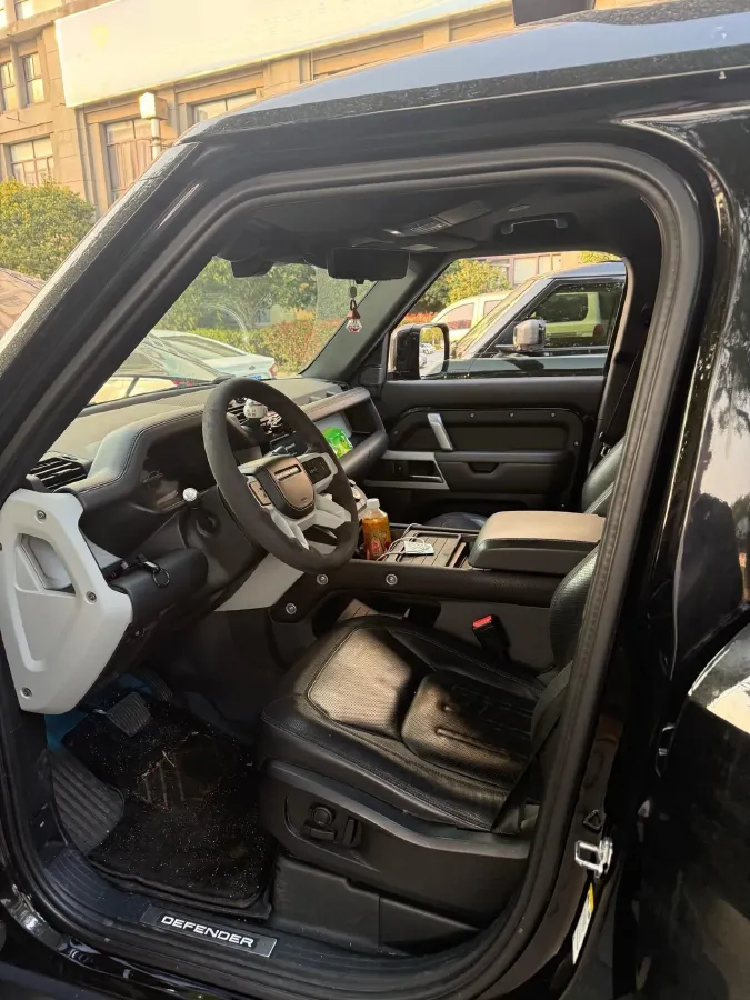 2021 Land Rover Defender 3.0T 400HP L6 8AT,autocango,china used car exporter,china ev exporter,chinese used car exporter,chinese used ev exporter