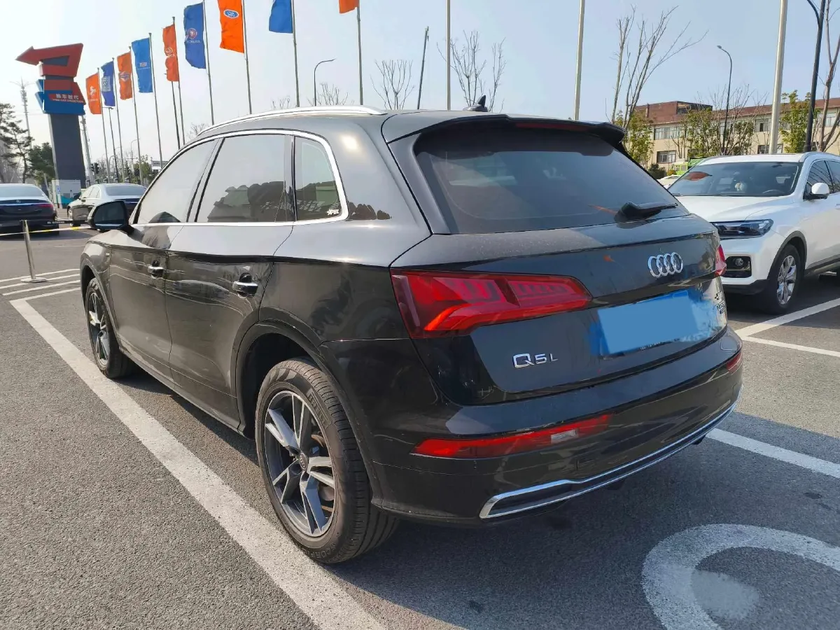 2020 Audi Q5L 2.0T 190HP L4 7DCT,autocango,china used car exporter,china ev exporter,chinese used car exporter,chinese used ev exporter