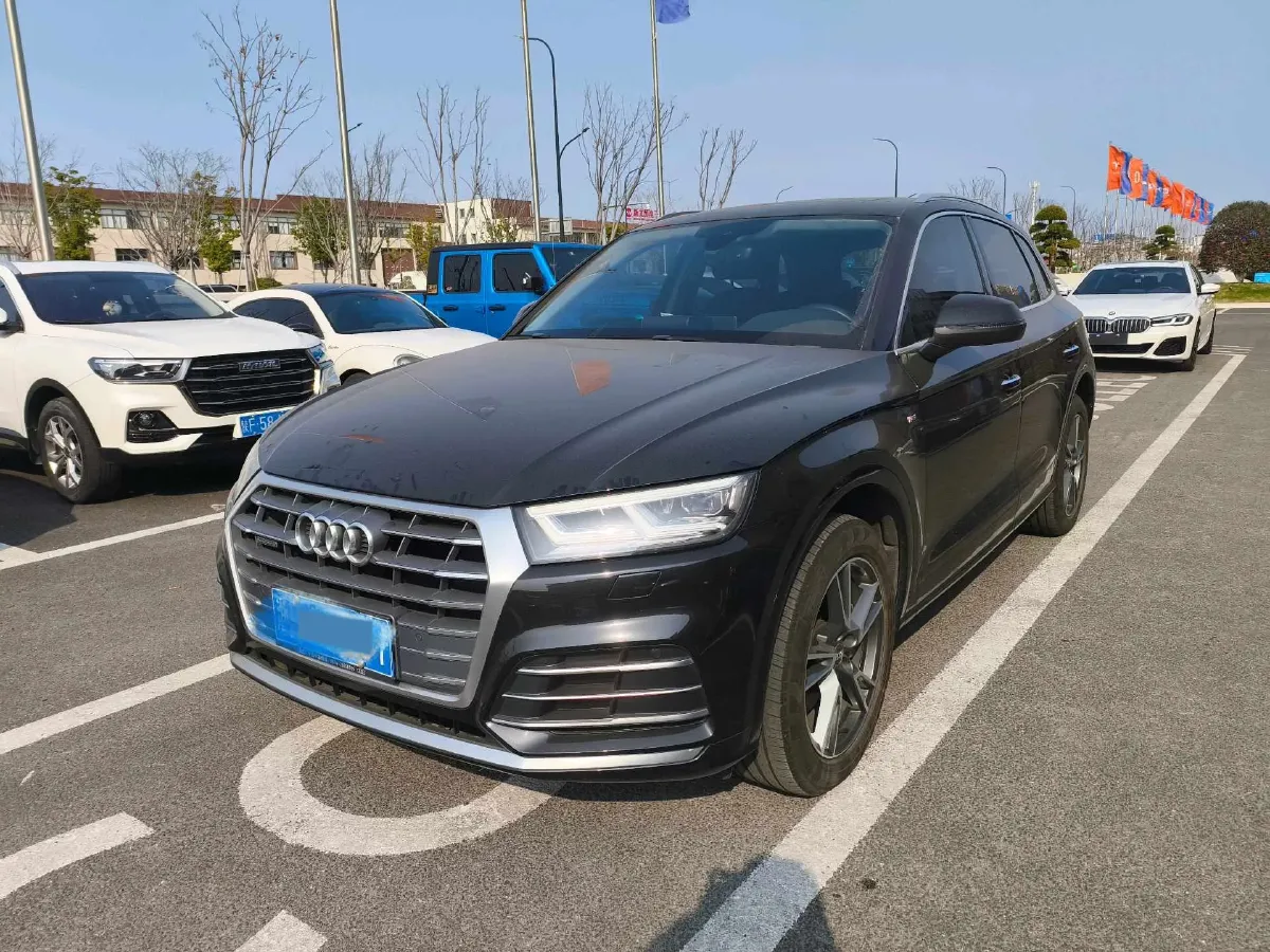 2020 Audi Q5L 2.0T 190HP L4 7DCT,autocango,china used car exporter,china ev exporter,chinese used car exporter,chinese used ev exporter