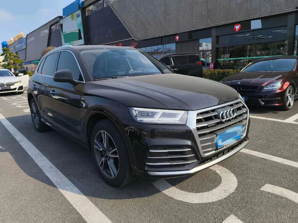 2020 Audi Q5L 2.0T 190HP L4 7DCT,autocango,china used car exporter,china ev exporter,chinese used car exporter,chinese used ev exporter