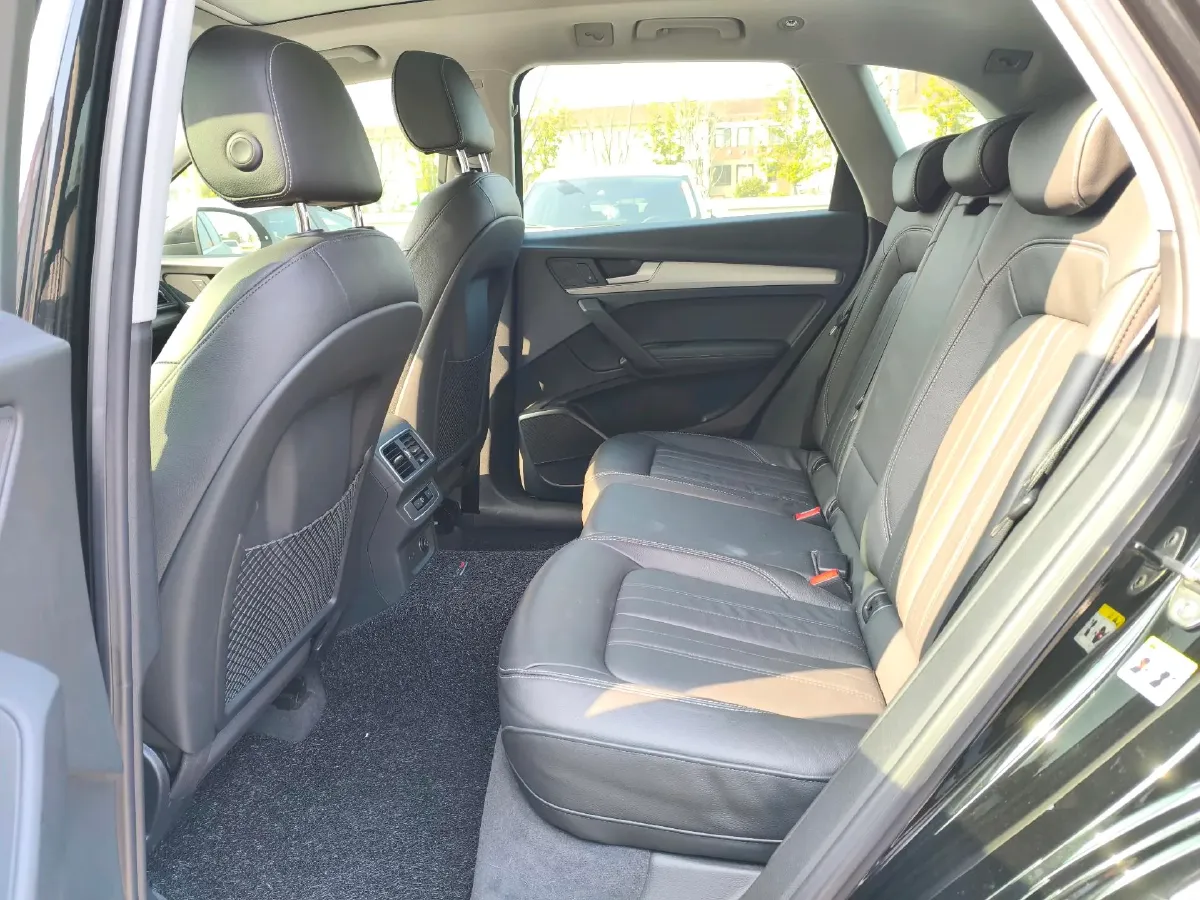 2020 Audi Q5L 2.0T 190HP L4 7DCT,autocango,china used car exporter,china ev exporter,chinese used car exporter,chinese used ev exporter