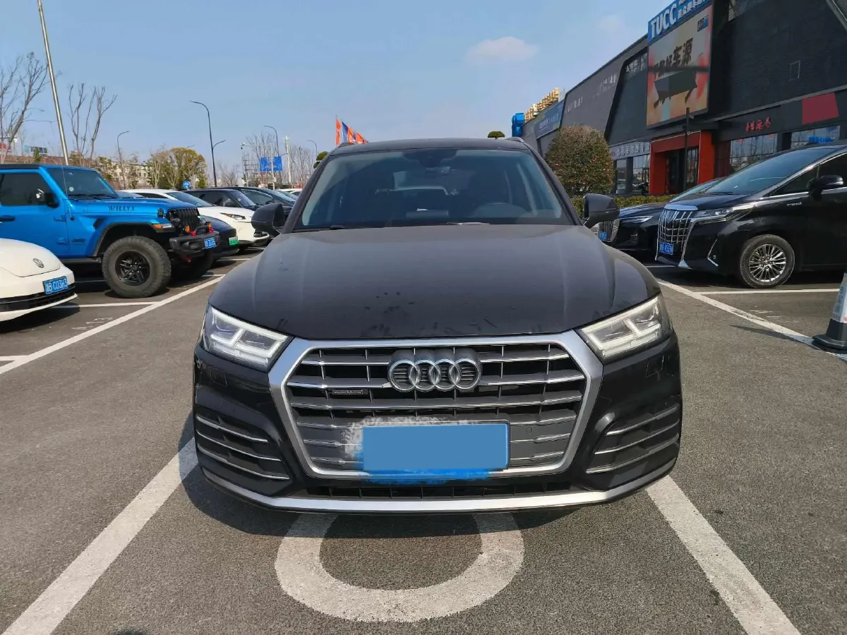 2020 Audi Q5L 2.0T 190HP L4 7DCT,autocango,china used car exporter,china ev exporter,chinese used car exporter,chinese used ev exporter