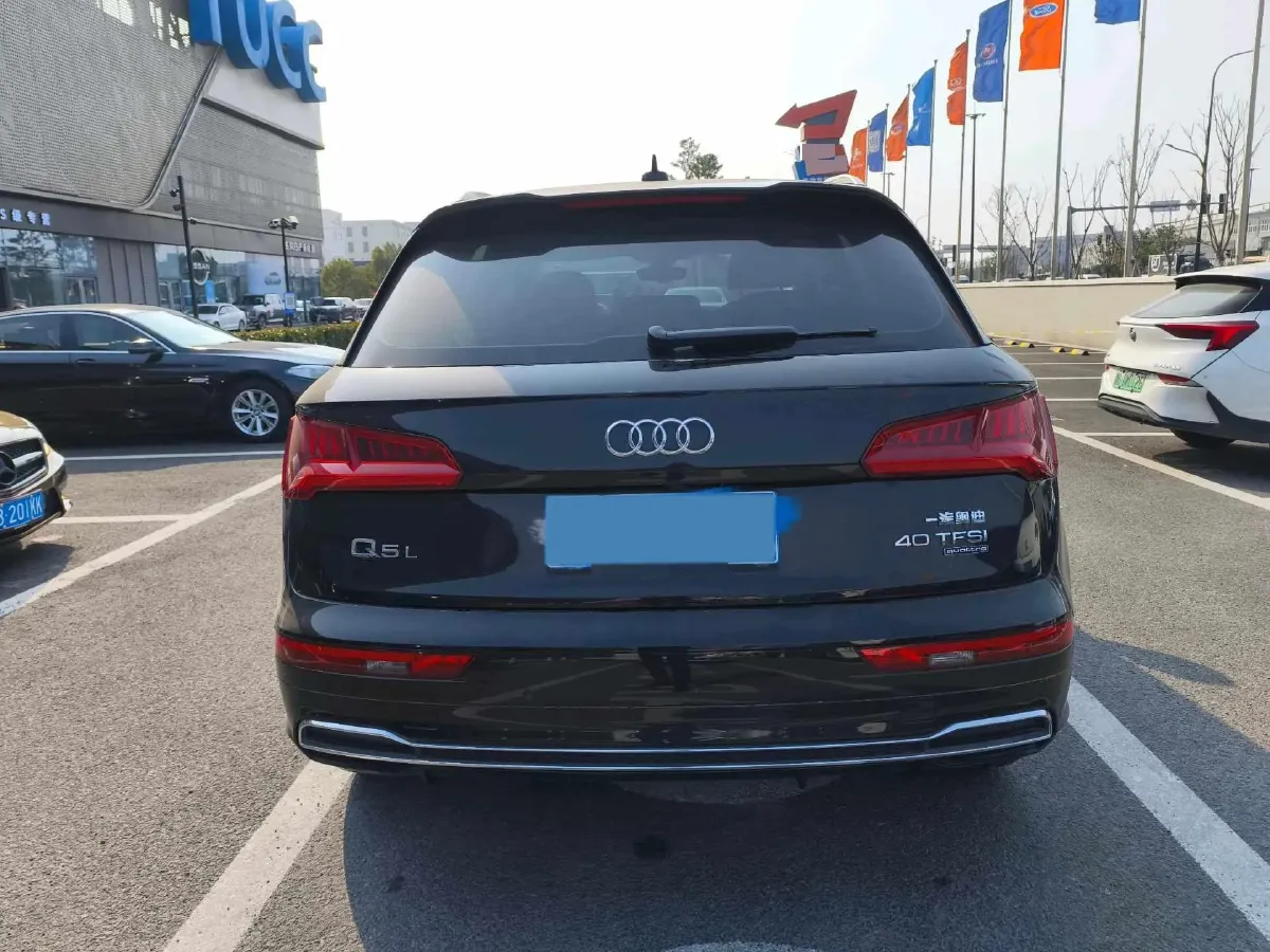 2020 Audi Q5L 2.0T 190HP L4 7DCT,autocango,china used car exporter,china ev exporter,chinese used car exporter,chinese used ev exporter