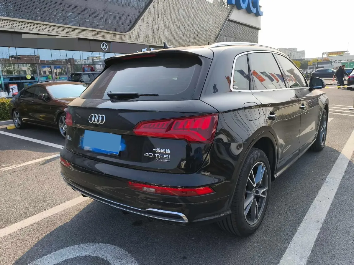2020 Audi Q5L 2.0T 190HP L4 7DCT,autocango,china used car exporter,china ev exporter,chinese used car exporter,chinese used ev exporter