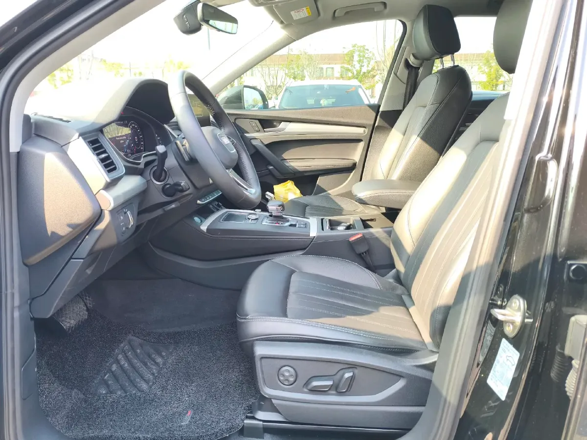 2020 Audi Q5L 2.0T 190HP L4 7DCT,autocango,china used car exporter,china ev exporter,chinese used car exporter,chinese used ev exporter