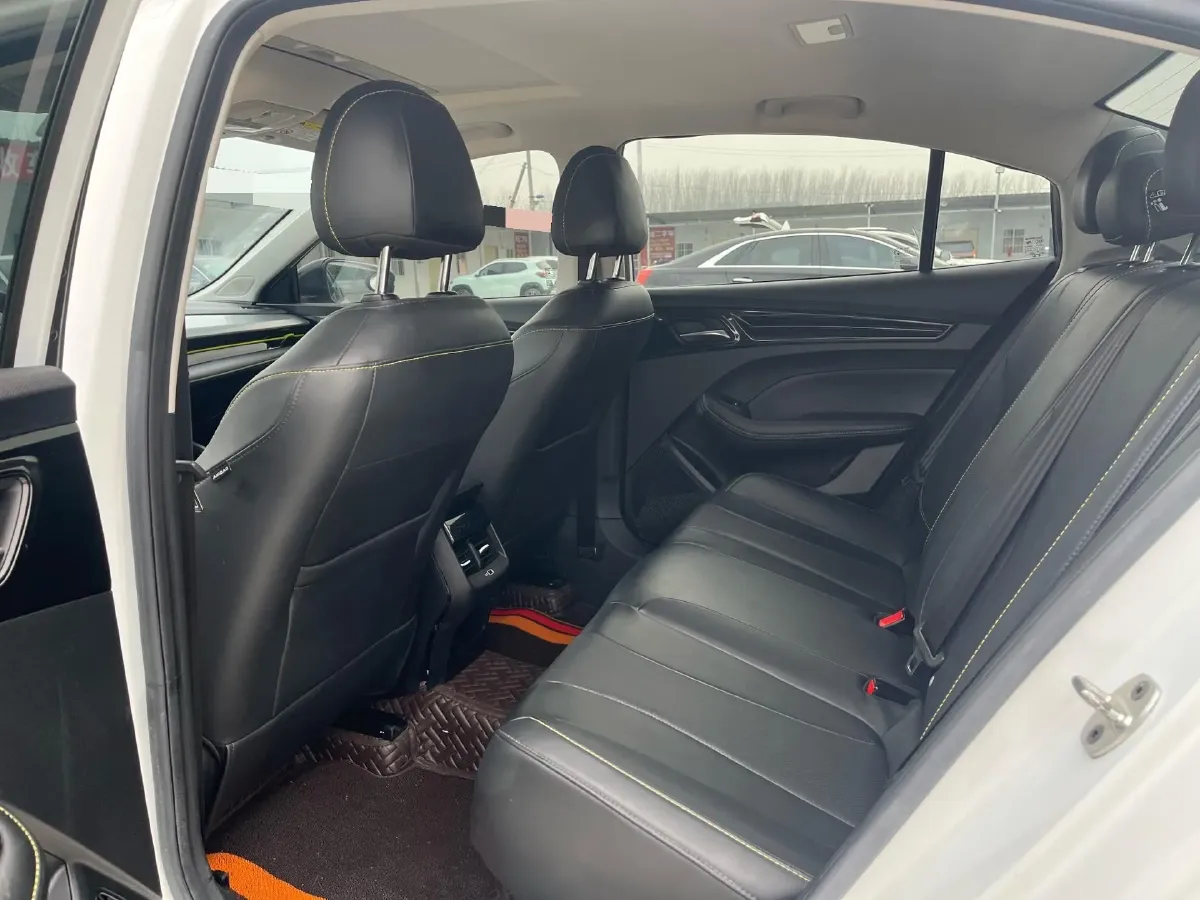 2021 Roewe i5 1.5L 120HP L4 CVT,autocango,china used car exporter,china ev exporter,chinese used car exporter,chinese used ev exporter