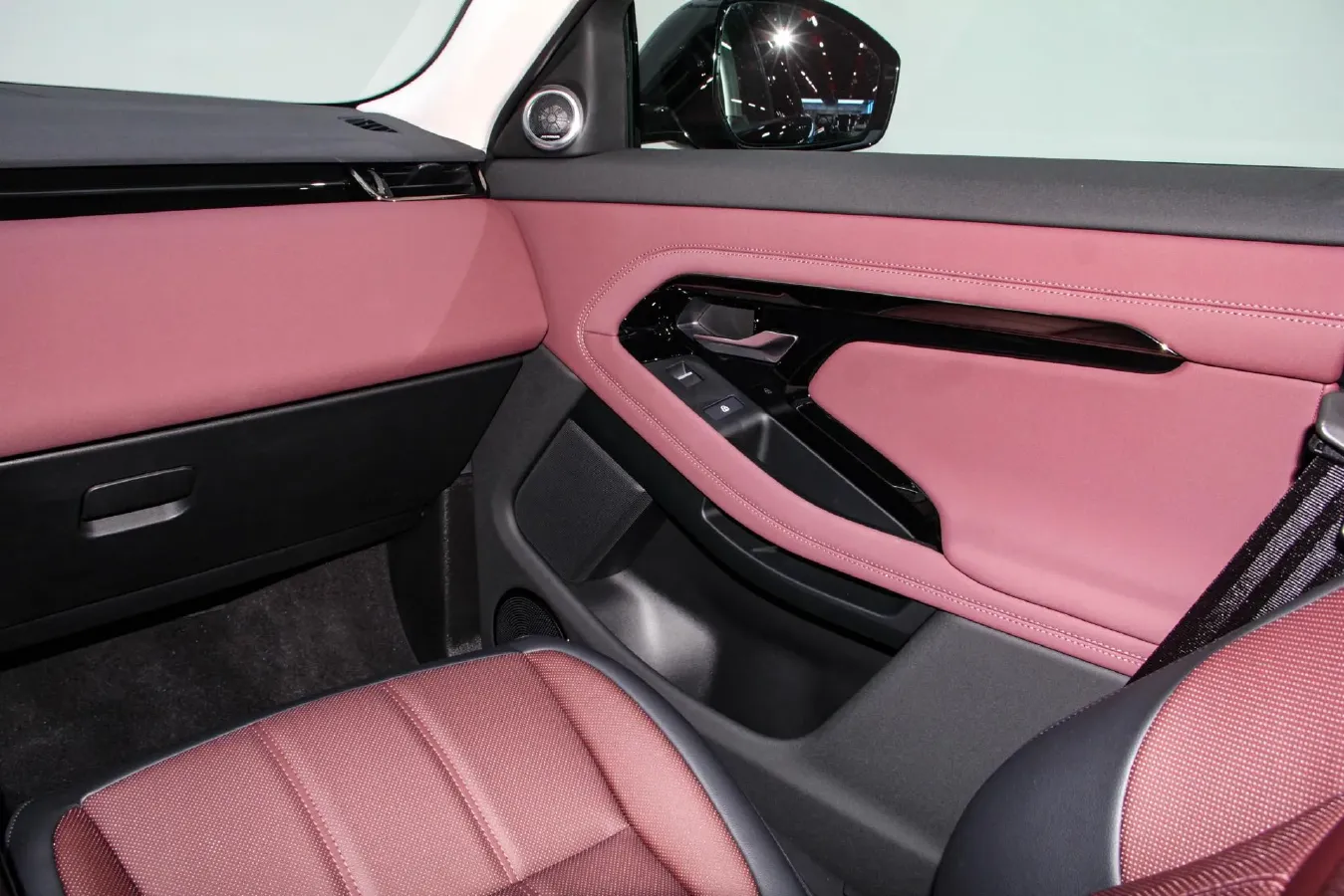 2024 Land Rover Range Rover Evoque 2.0T 249HP L4 9AT,autocango,china used car exporter,china ev exporter,chinese used car exporter,chinese used ev exporter