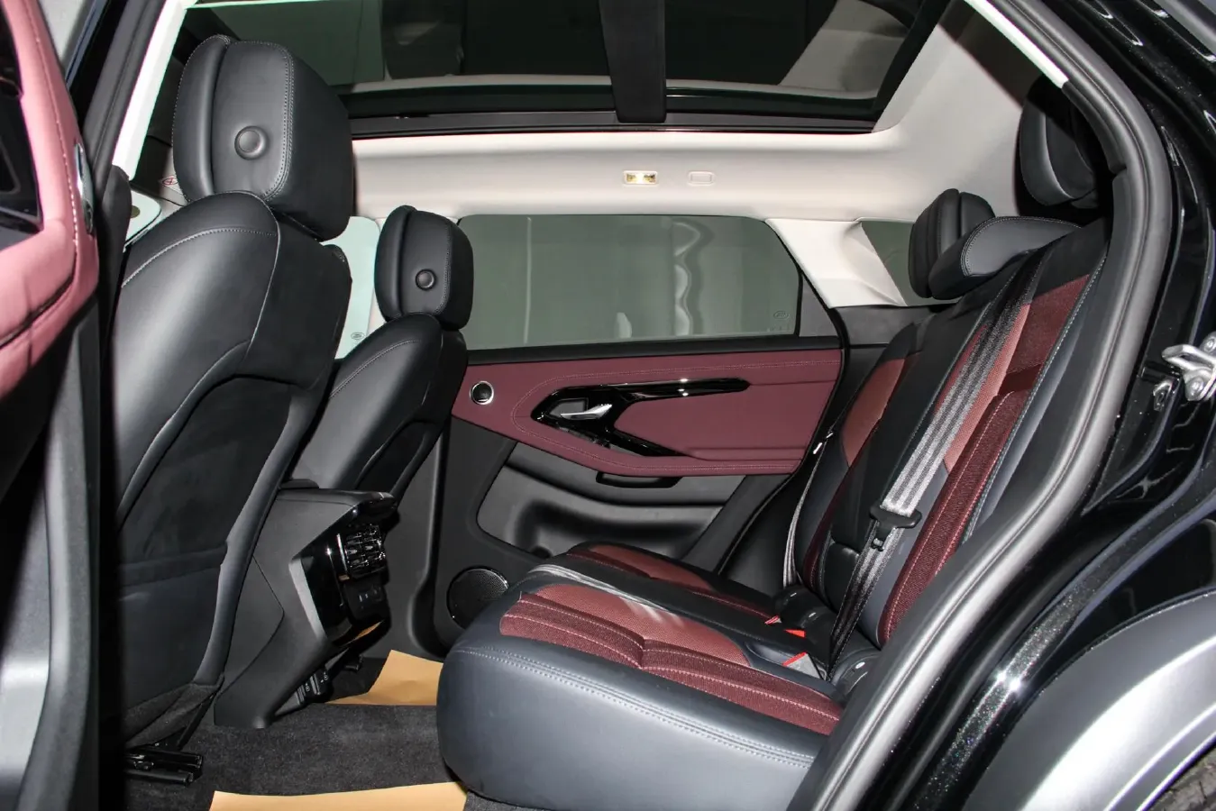 2024 Land Rover Range Rover Evoque 2.0T 249HP L4 9AT,autocango,china used car exporter,china ev exporter,chinese used car exporter,chinese used ev exporter