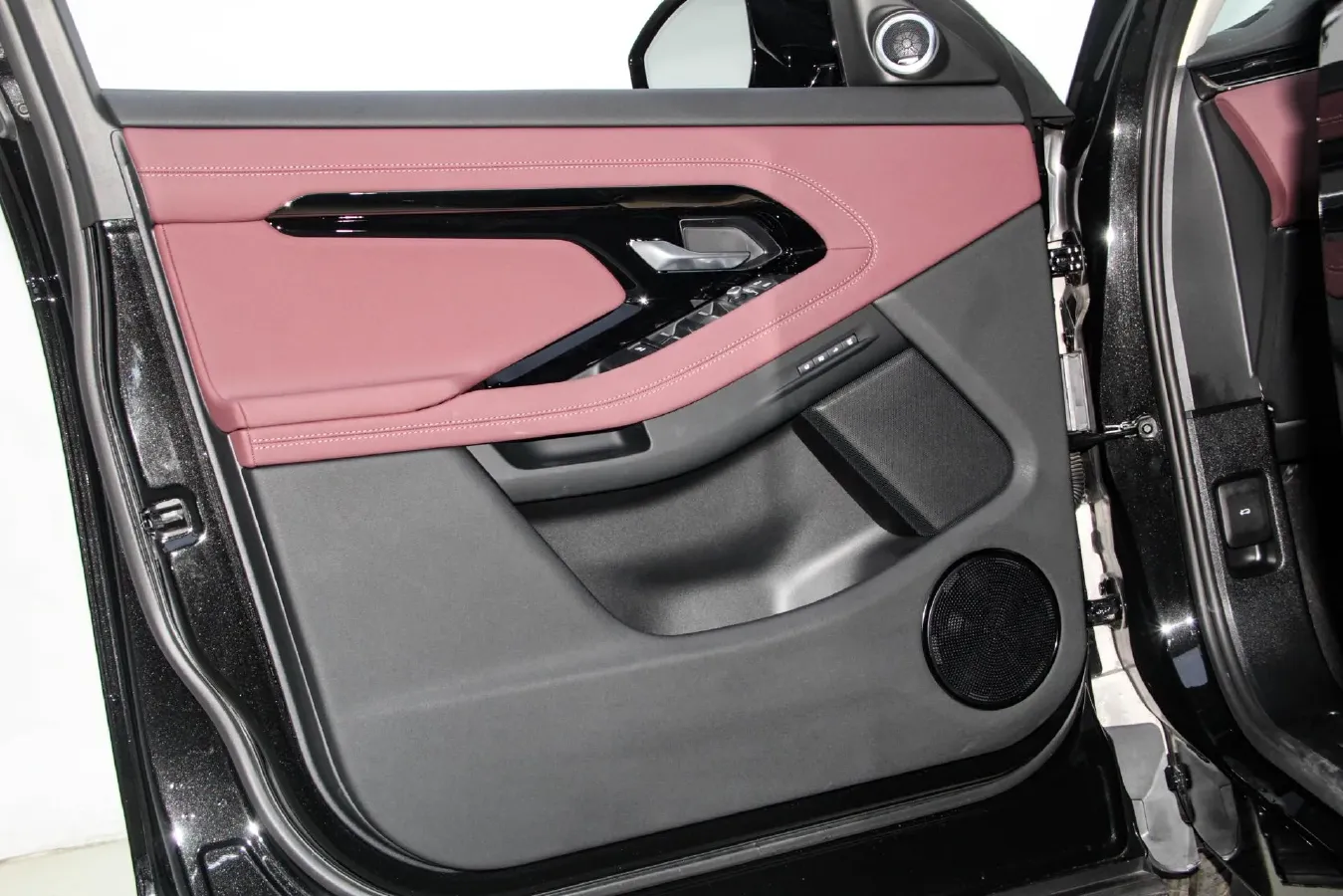 2024 Land Rover Range Rover Evoque 2.0T 249HP L4 9AT,autocango,china used car exporter,china ev exporter,chinese used car exporter,chinese used ev exporter