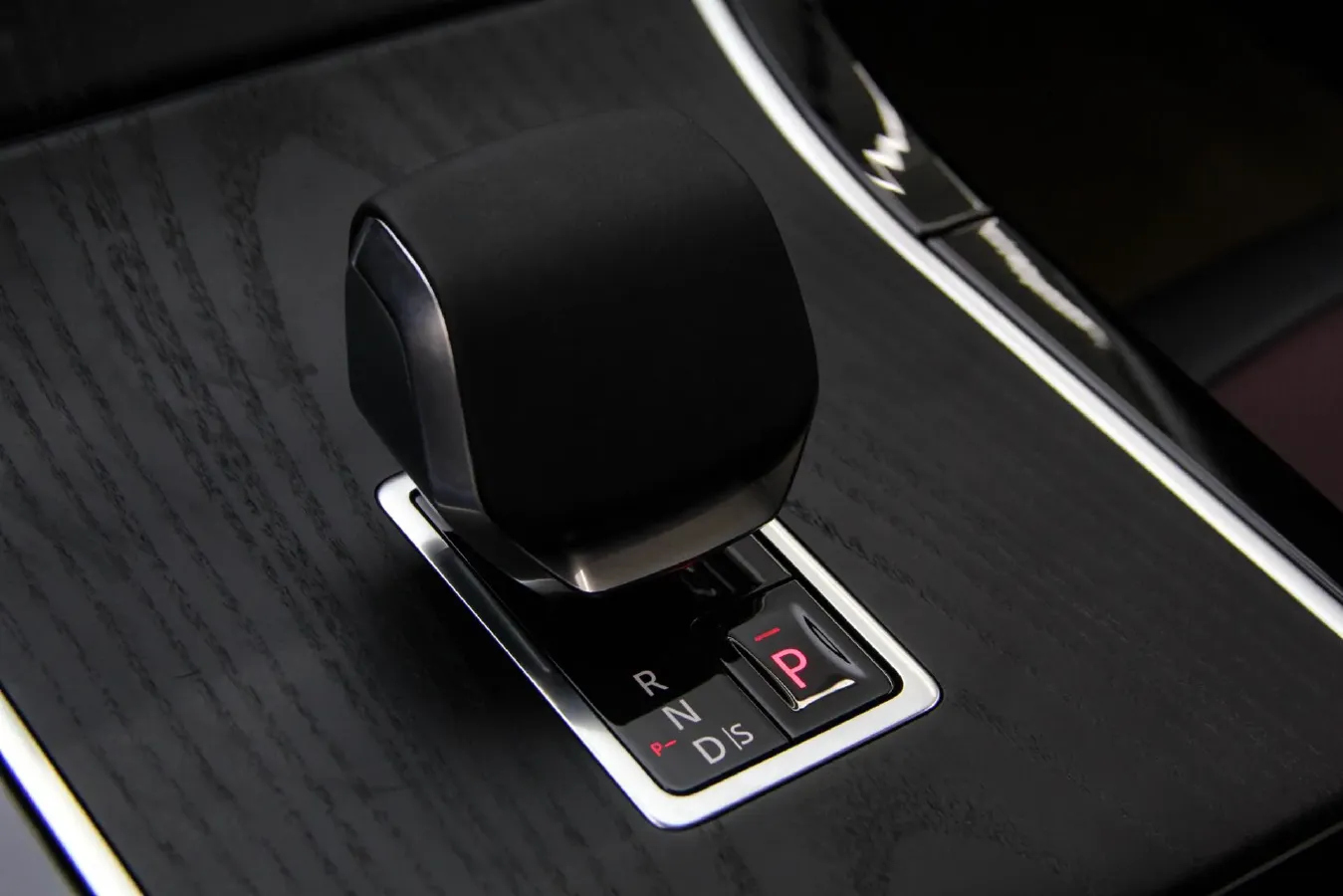 2024 Land Rover Range Rover Evoque 2.0T 249HP L4 9AT,autocango,china used car exporter,china ev exporter,chinese used car exporter,chinese used ev exporter