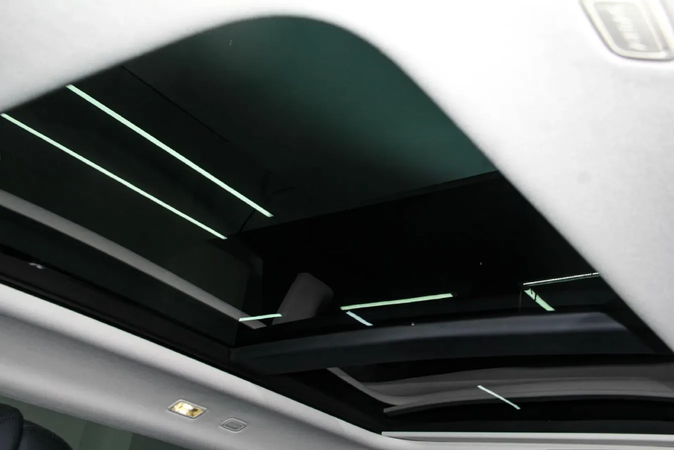 2024 Land Rover Range Rover Evoque 2.0T 249HP L4 9AT,autocango,china used car exporter,china ev exporter,chinese used car exporter,chinese used ev exporter