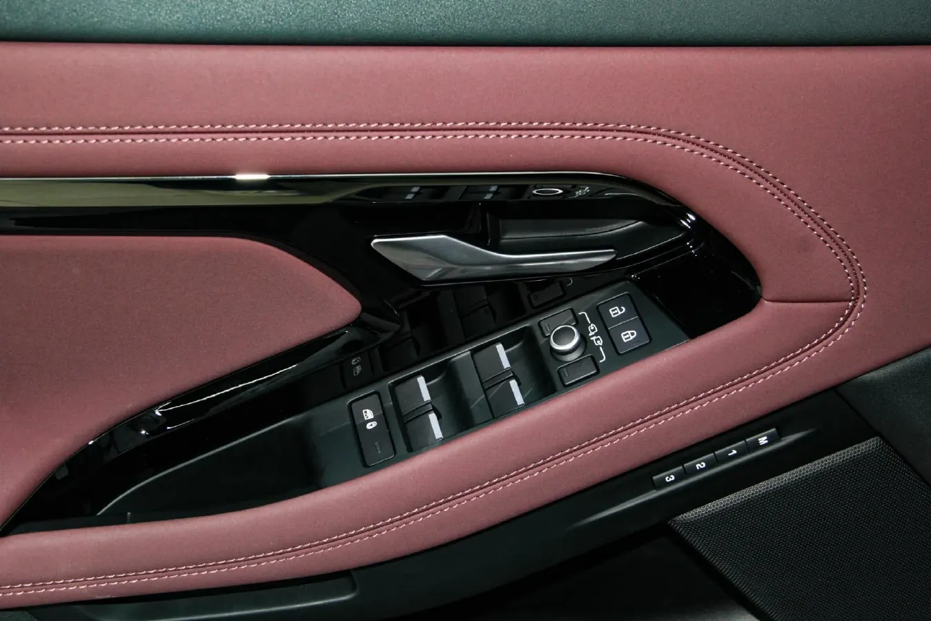 2024 Land Rover Range Rover Evoque 2.0T 249HP L4 9AT,autocango,china used car exporter,china ev exporter,chinese used car exporter,chinese used ev exporter