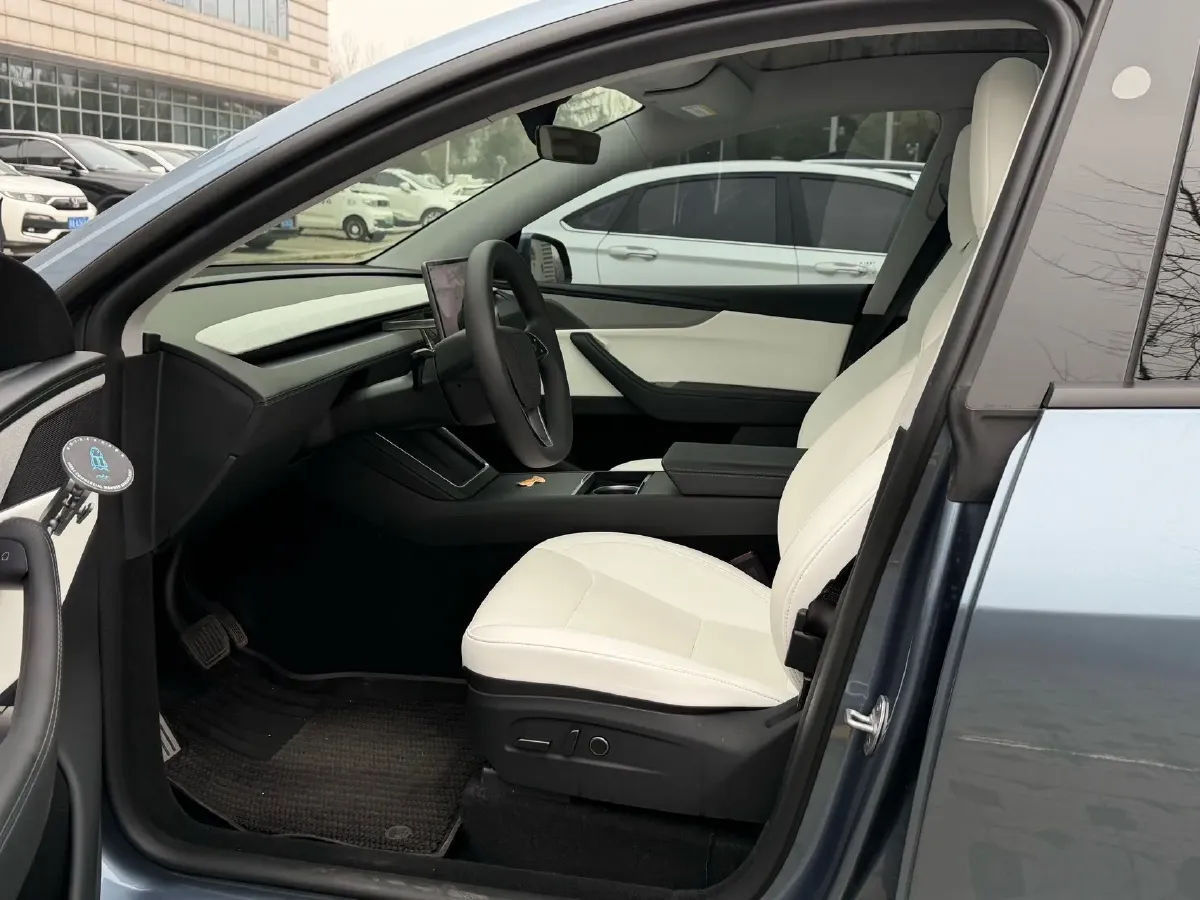 2025 Tesla Model Y BEV 78.4KWH,autocango,china used car exporter,china ev exporter,chinese used car exporter,chinese used ev exporter