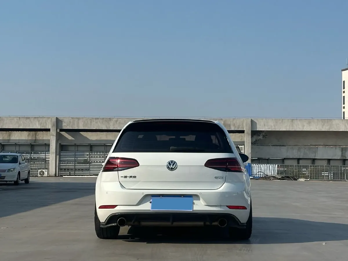 2018 Volkswagen GolfGTI 2.0T 220HP L4 7DCT,autocango,china used car exporter,china ev exporter,chinese used car exporter,chinese used ev exporter