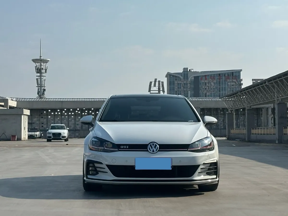 2018 Volkswagen GolfGTI 2.0T 220HP L4 7DCT,autocango,china used car exporter,china ev exporter,chinese used car exporter,chinese used ev exporter