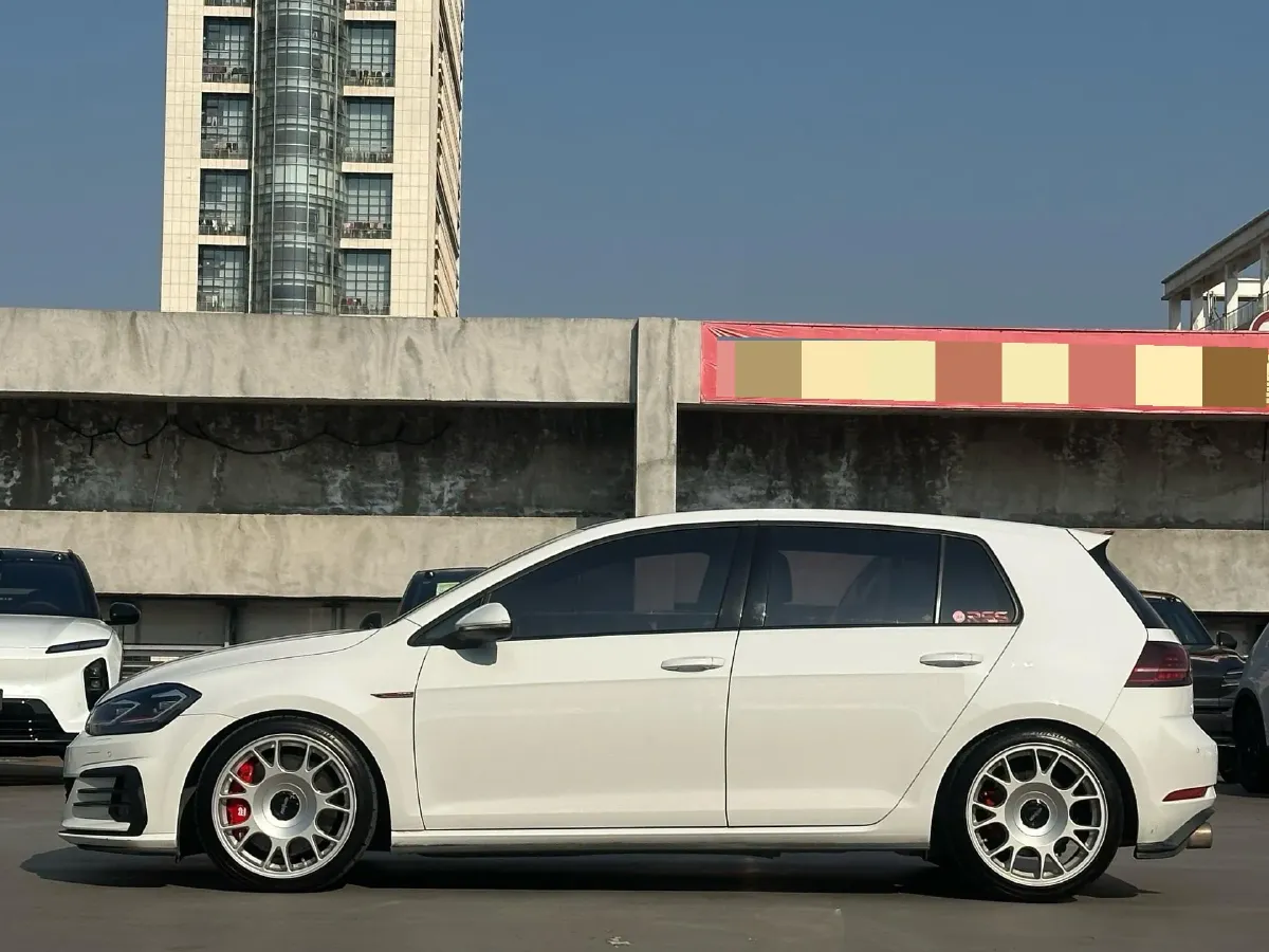 2018 Volkswagen GolfGTI 2.0T 220HP L4 7DCT,autocango,china used car exporter,china ev exporter,chinese used car exporter,chinese used ev exporter