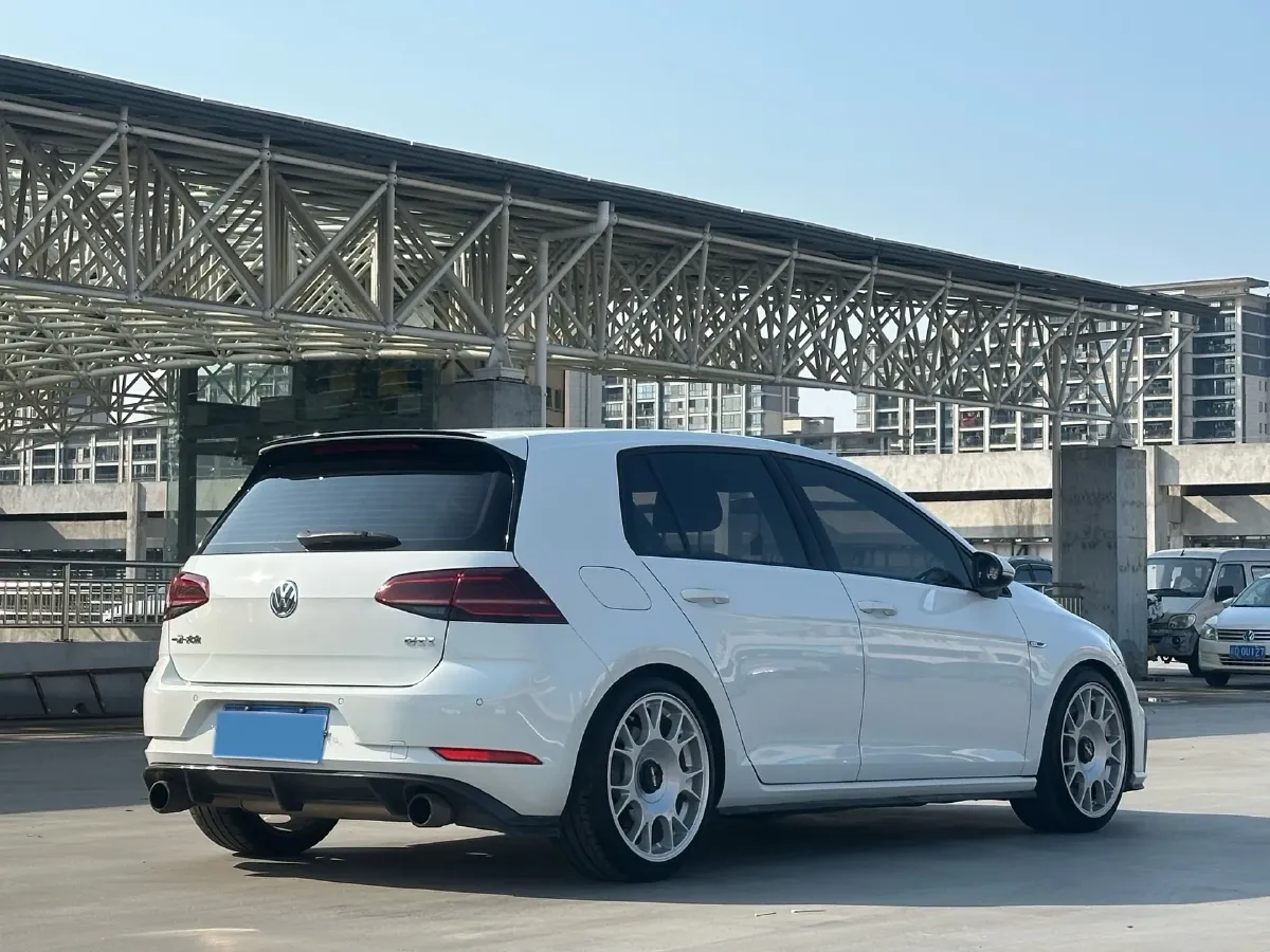2018 Volkswagen GolfGTI 2.0T 220HP L4 7DCT,autocango,china used car exporter,china ev exporter,chinese used car exporter,chinese used ev exporter