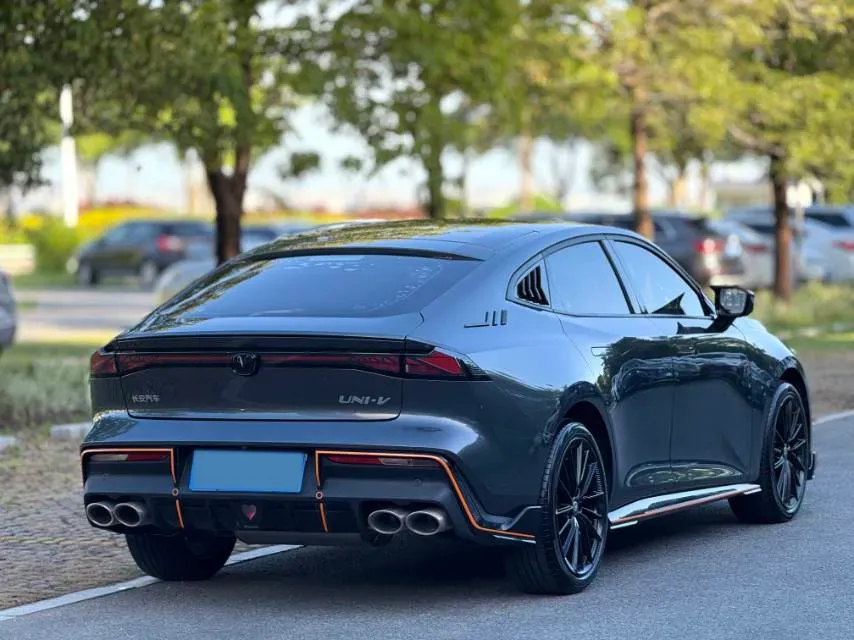 2023 ChangAn UNI-V 1.5T 188HP L4 7DCT,autocango,china used car exporter,china ev exporter,chinese used car exporter,chinese used ev exporter