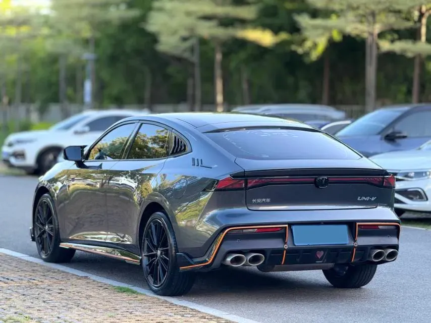 2023 ChangAn UNI-V 1.5T 188HP L4 7DCT,autocango,china used car exporter,china ev exporter,chinese used car exporter,chinese used ev exporter