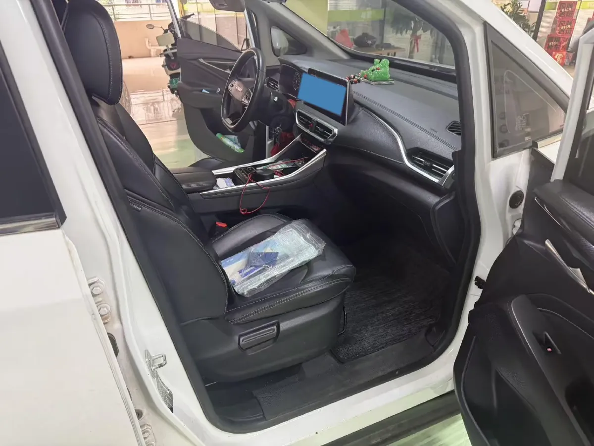 2022 MAXUS Euniq 5 BEV 70KWH,autocango,china used car exporter,china ev exporter,chinese used car exporter,chinese used ev exporter