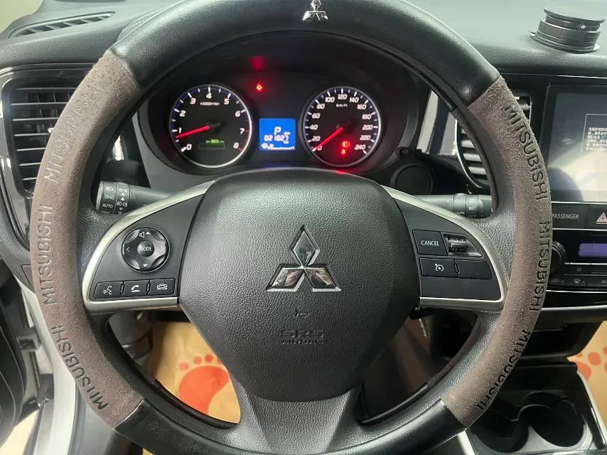 2021 Mitsubishi Outlander 2.0L 166HP L4 CVT,autocango,china used car exporter,china ev exporter,chinese used car exporter,chinese used ev exporter