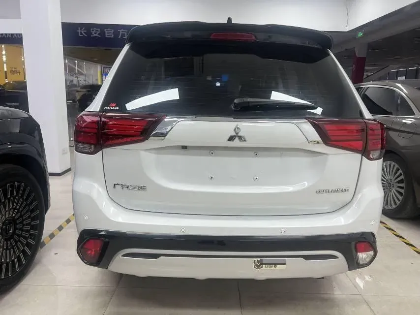 2021 Mitsubishi Outlander 2.0L 166HP L4 CVT,autocango,china used car exporter,china ev exporter,chinese used car exporter,chinese used ev exporter