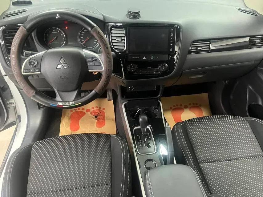 2021 Mitsubishi Outlander 2.0L 166HP L4 CVT,autocango,china used car exporter,china ev exporter,chinese used car exporter,chinese used ev exporter