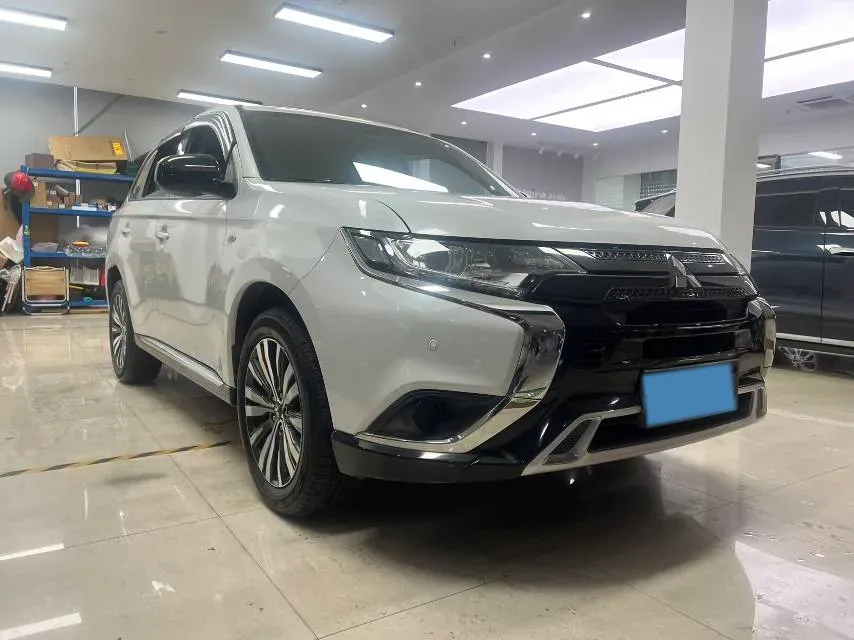 2021 Mitsubishi Outlander 2.0L 166HP L4 CVT,autocango,china used car exporter,china ev exporter,chinese used car exporter,chinese used ev exporter