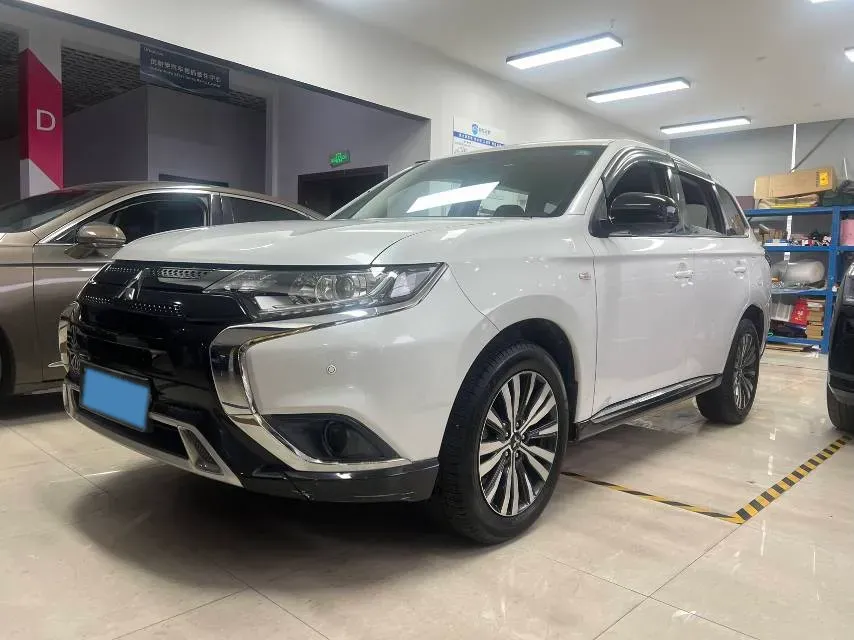 2021 Mitsubishi Outlander 2.0L 166HP L4 CVT,autocango,china used car exporter,china ev exporter,chinese used car exporter,chinese used ev exporter