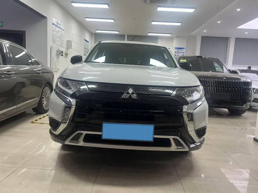 2021 Mitsubishi Outlander 2.0L 166HP L4 CVT,autocango,china used car exporter,china ev exporter,chinese used car exporter,chinese used ev exporter