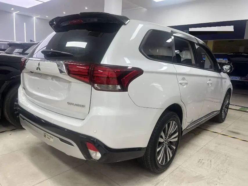 2021 Mitsubishi Outlander 2.0L 166HP L4 CVT,autocango,china used car exporter,china ev exporter,chinese used car exporter,chinese used ev exporter