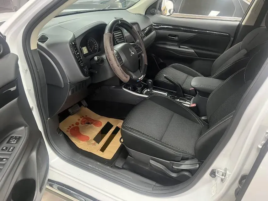 2021 Mitsubishi Outlander 2.0L 166HP L4 CVT,autocango,china used car exporter,china ev exporter,chinese used car exporter,chinese used ev exporter