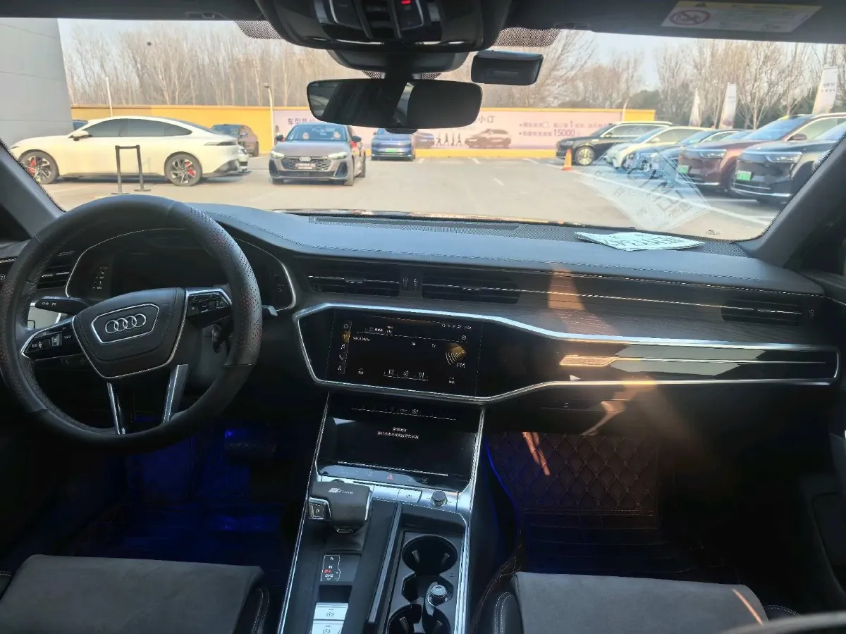 2023 Audi A6L 2.0T 245HP L4 7DCT,autocango,china used car exporter,china ev exporter,chinese used car exporter,chinese used ev exporter