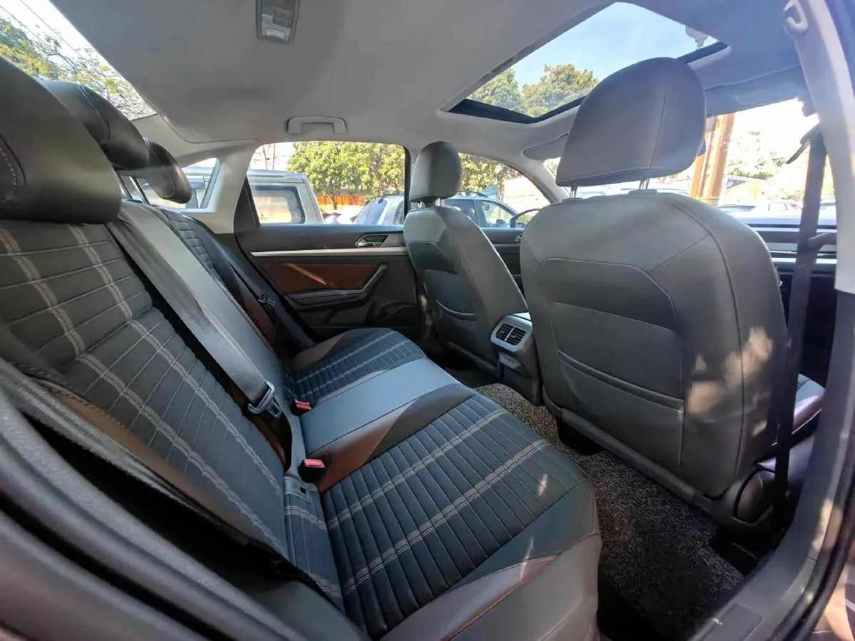 2018 Skoda Karoq 1.4T 150HP L4 7DCT,autocango,china used car exporter,china ev exporter,chinese used car exporter,chinese used ev exporter