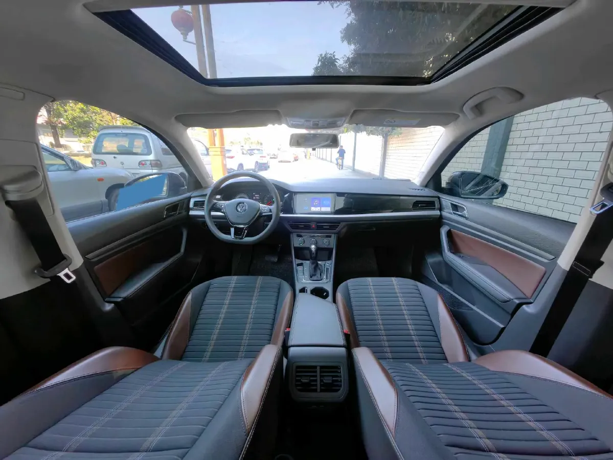 2018 Skoda Karoq 1.4T 150HP L4 7DCT,autocango,china used car exporter,china ev exporter,chinese used car exporter,chinese used ev exporter