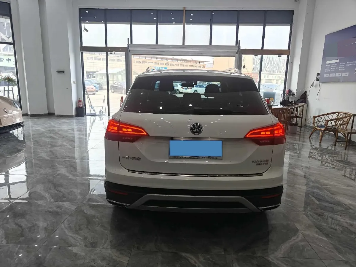 2019 Jeep Cherokee 2.0T 234HP L4 9AT,autocango,china used car exporter,china ev exporter,chinese used car exporter,chinese used ev exporter