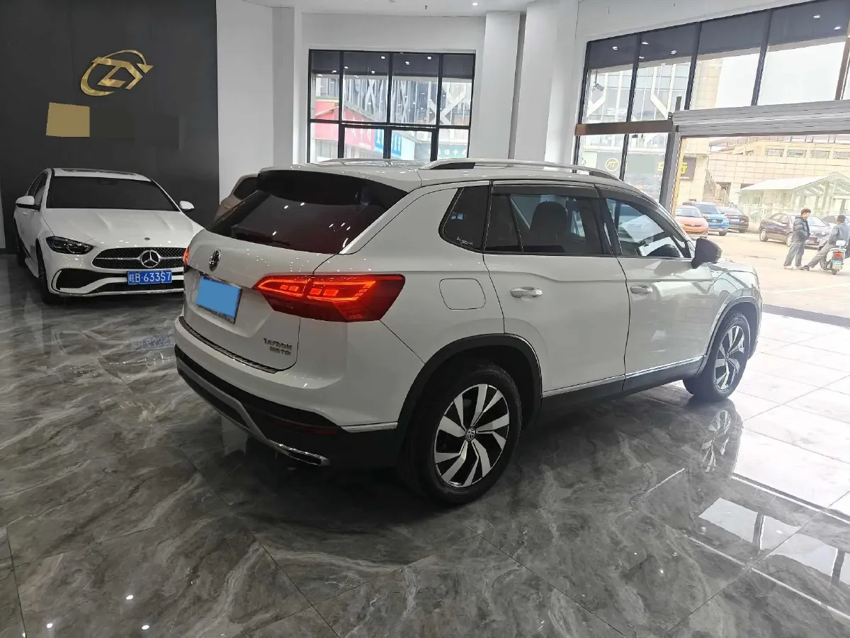 2019 Jeep Cherokee 2.0T 234HP L4 9AT,autocango,china used car exporter,china ev exporter,chinese used car exporter,chinese used ev exporter
