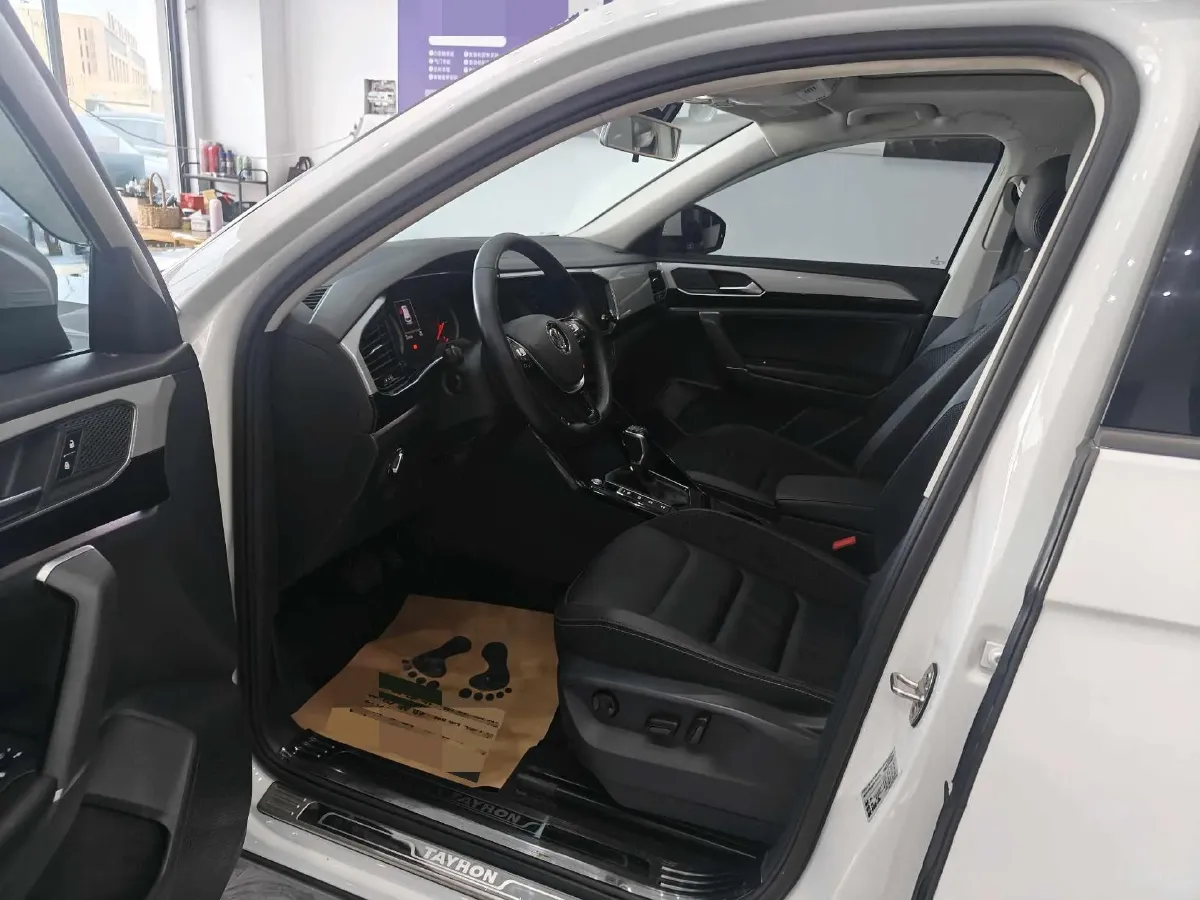 2019 Jeep Cherokee 2.0T 234HP L4 9AT,autocango,china used car exporter,china ev exporter,chinese used car exporter,chinese used ev exporter