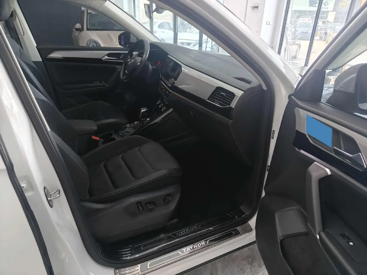 2019 Jeep Cherokee 2.0T 234HP L4 9AT,autocango,china used car exporter,china ev exporter,chinese used car exporter,chinese used ev exporter