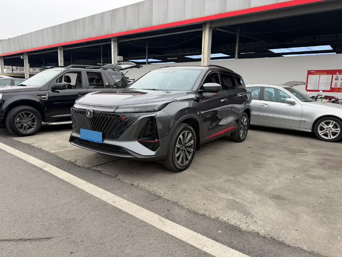 2022 ChangAn CS75 Plus 1.5T 188HP L4 8AT,autocango,china used car exporter,china ev exporter,chinese used car exporter,chinese used ev exporter