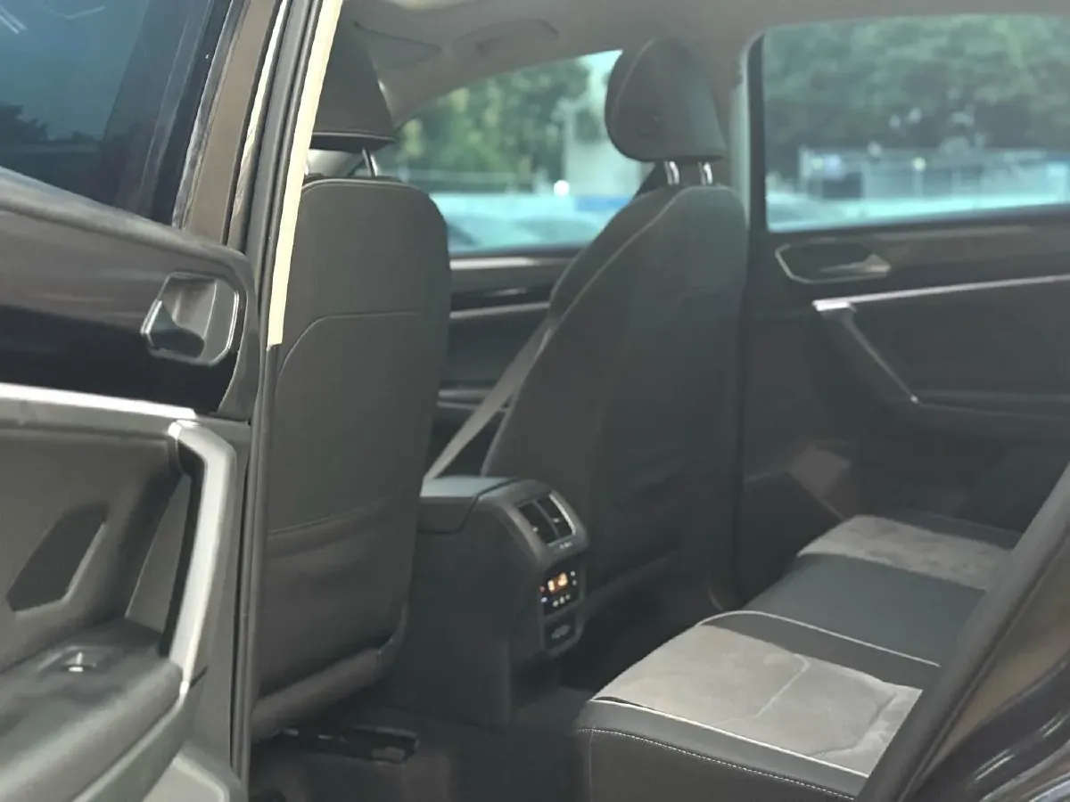 2020 Volkswagen Tayron X 2.0T 186HP L4 7DCT,autocango,china used car exporter,china ev exporter,chinese used car exporter,chinese used ev exporter