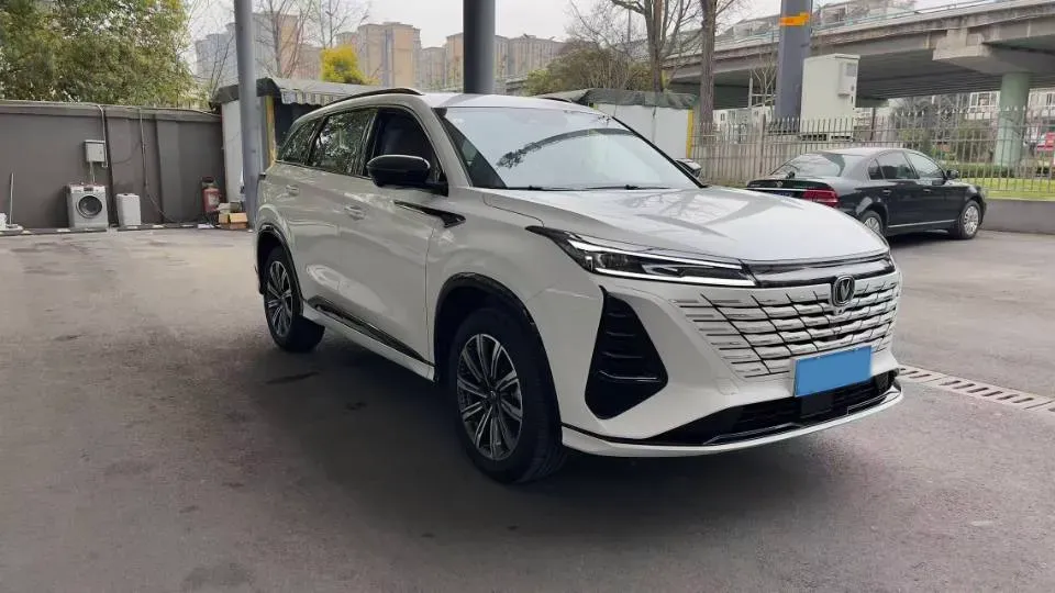 2024 ChangAn CS75 Plus 1.5T 188HP L4 8AT,autocango,china used car exporter,china ev exporter,chinese used car exporter,chinese used ev exporter