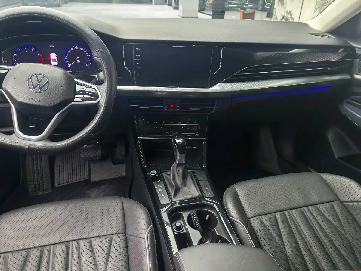 2023 Volkswagen Passat 2.0T 186HP L4 7DCT,autocango,china used car exporter,china ev exporter,chinese used car exporter,chinese used ev exporter