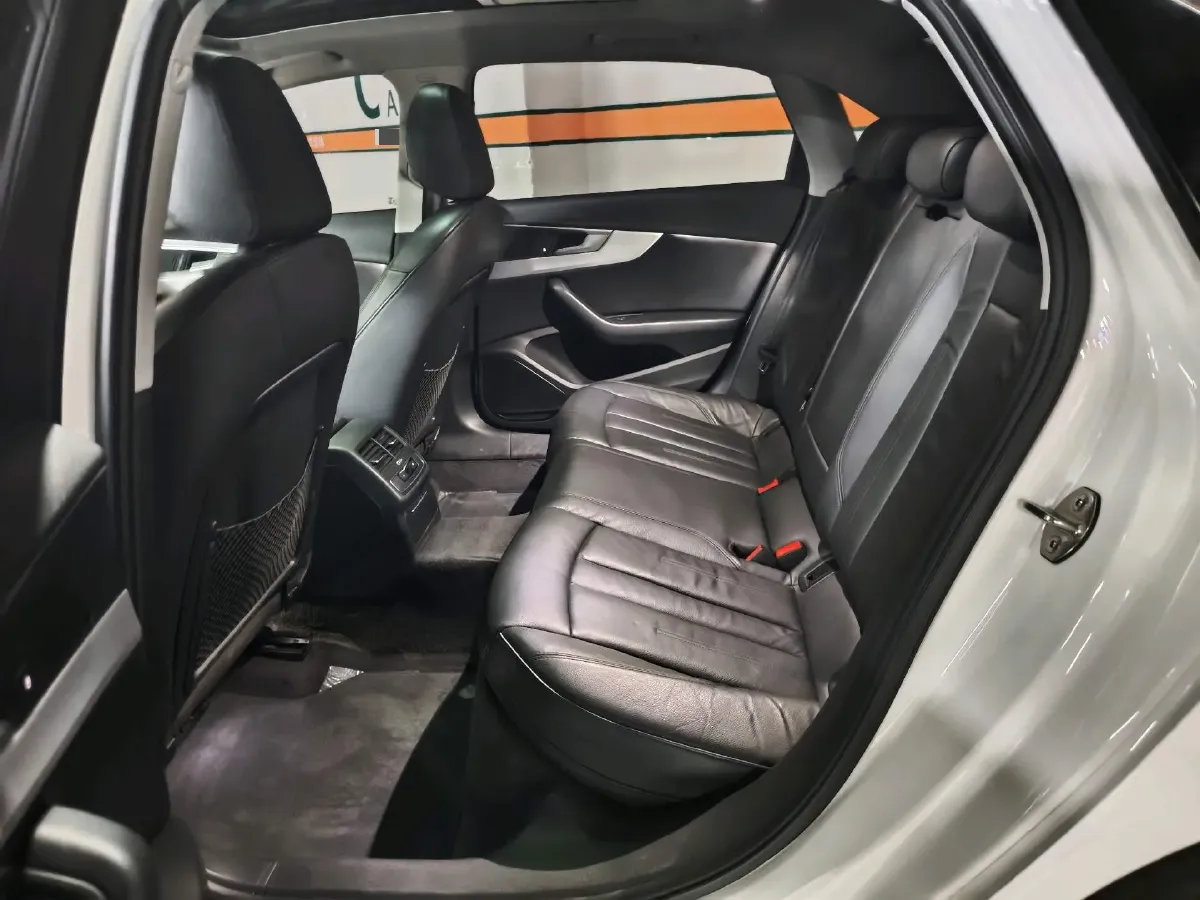 2019 Audi A4L 2.0T 190HP L4 7DCT,autocango,china used car exporter,china ev exporter,chinese used car exporter,chinese used ev exporter