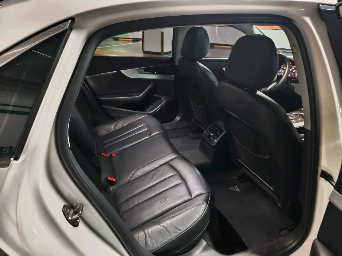 2019 Audi A4L 2.0T 190HP L4 7DCT,autocango,china used car exporter,china ev exporter,chinese used car exporter,chinese used ev exporter